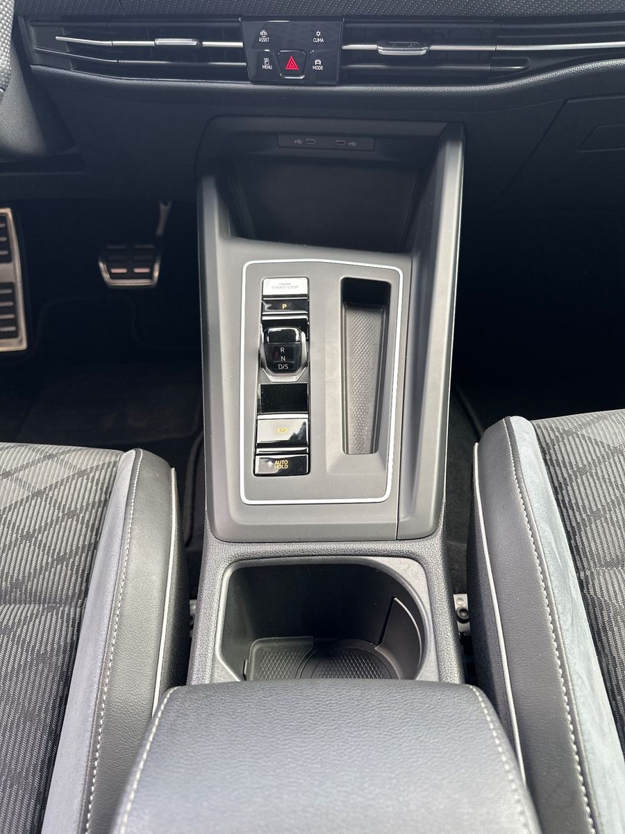 Fahrzeugabbildung Volkswagen Golf Variant 2.0 TDI DSG R-Line NAV+LED+AHK+ACC