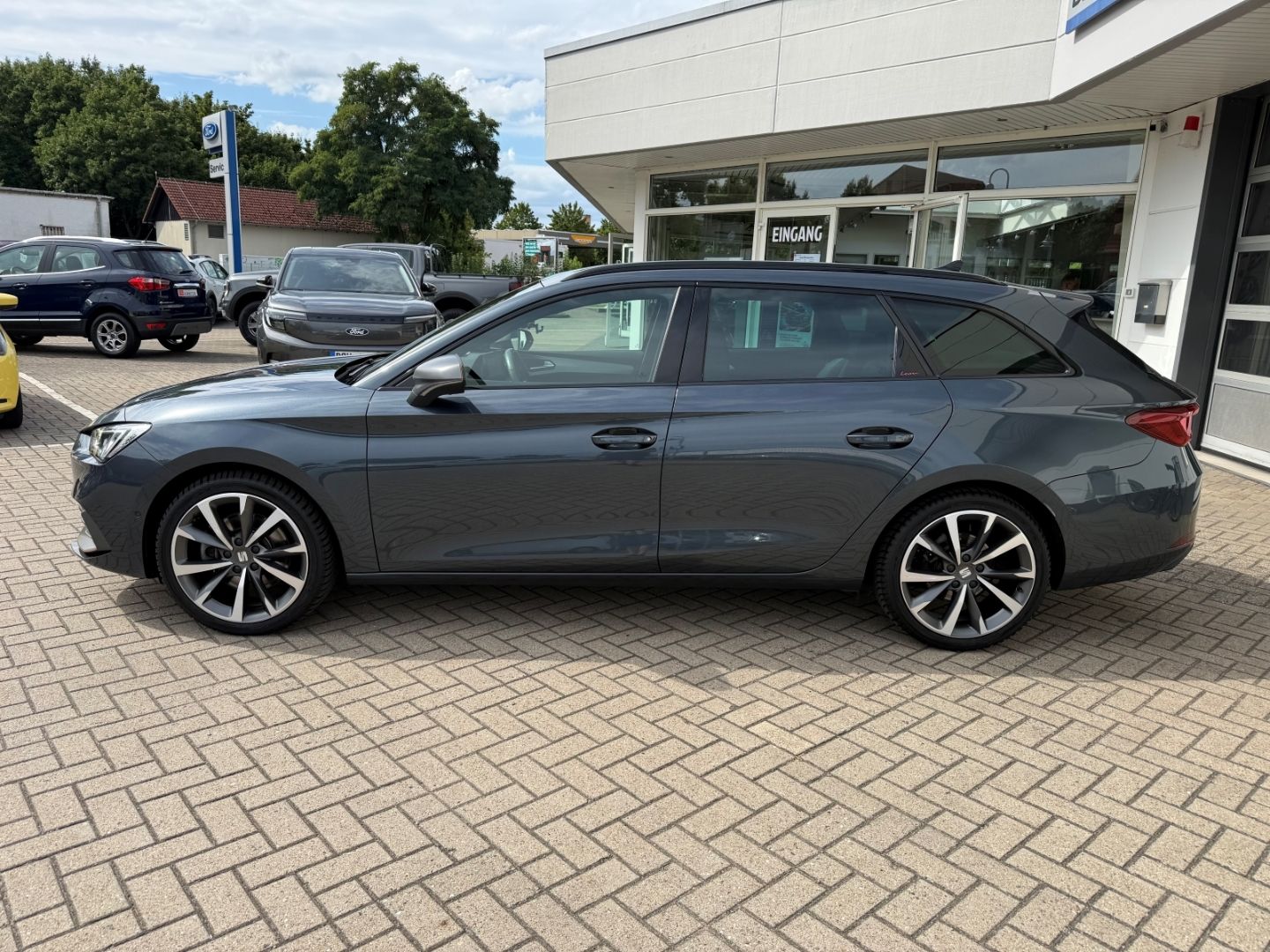 Fahrzeugabbildung SEAT Leon Sportstourer1.5eTSI FR  AHK LED Carplay Nav