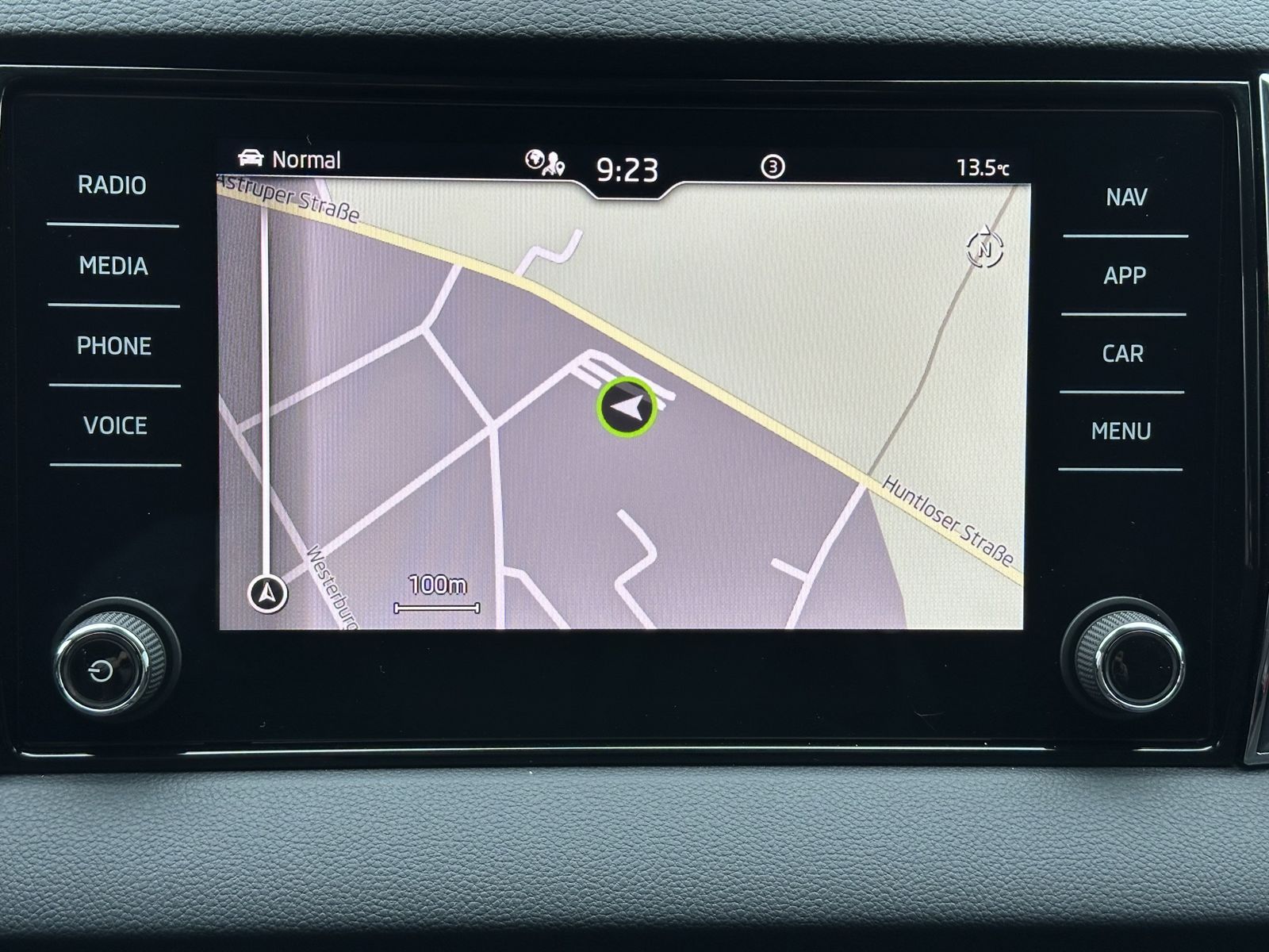 Fahrzeugabbildung SKODA Karoq 2.0 TDI DSG 4x4 Scout NAV+LED+SHZ+18ZO+PP