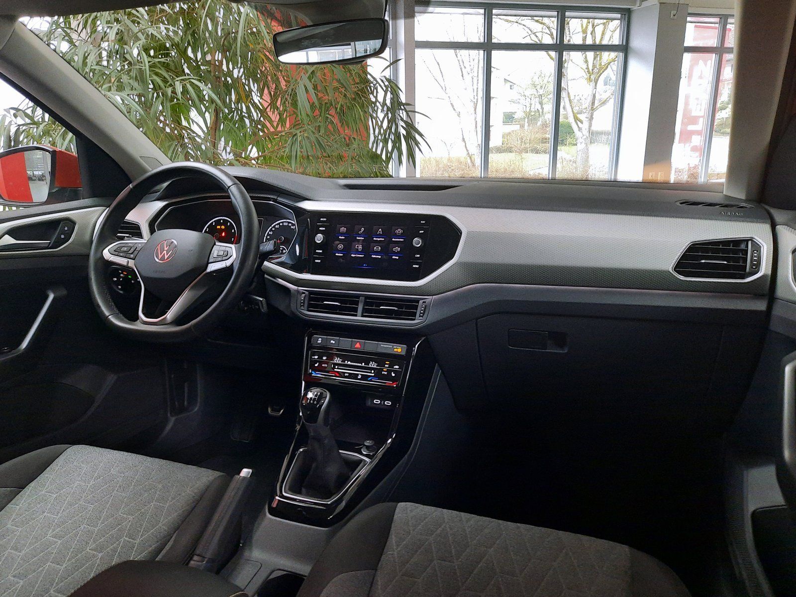 Fahrzeugabbildung Volkswagen T-Cross Move TSI *Navi*Einparkh*Sitzhzg*App-Conn
