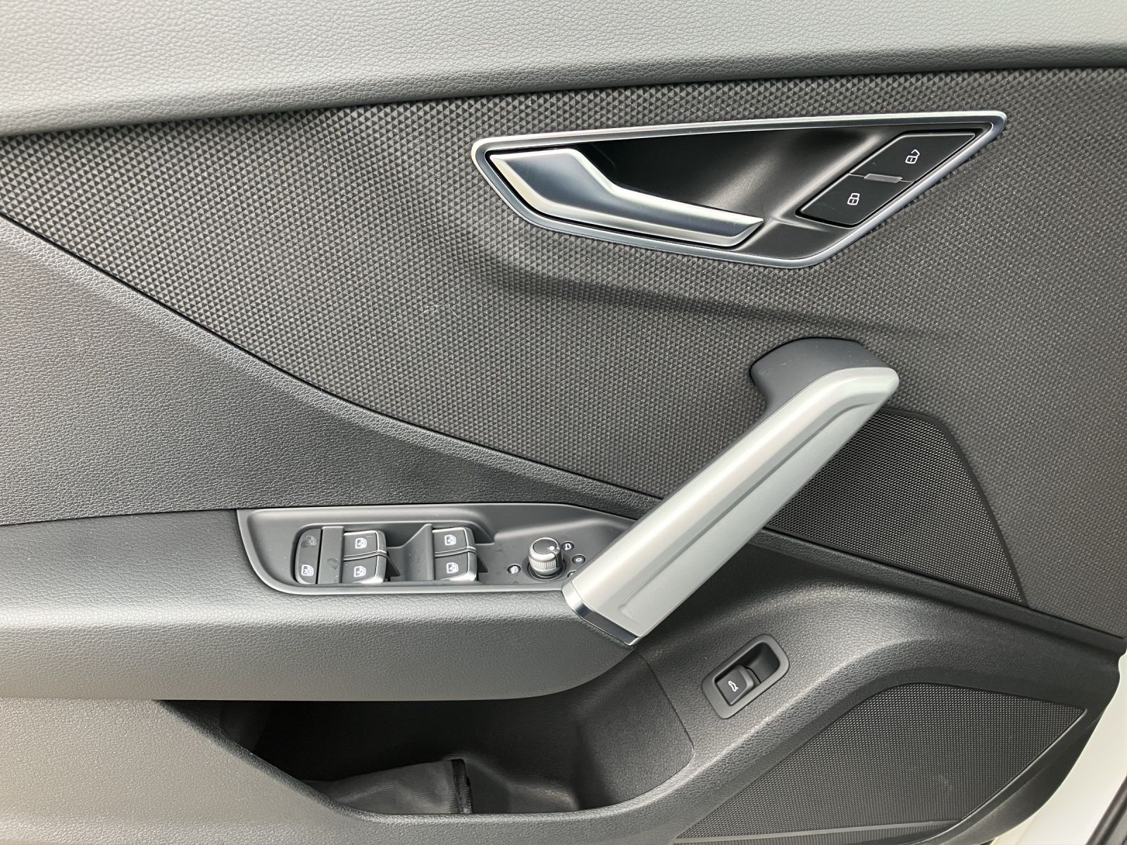 Fahrzeugabbildung Audi Q2 35 TFSI advanced Matrix GRA Vorb. Navi