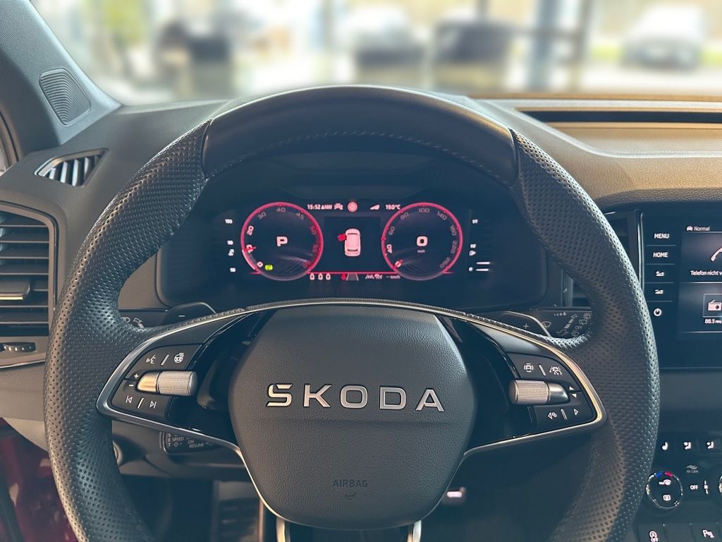 Fahrzeugabbildung SKODA Karoq 2.0 TDI Sportline AHK Memory LED Sport DAB