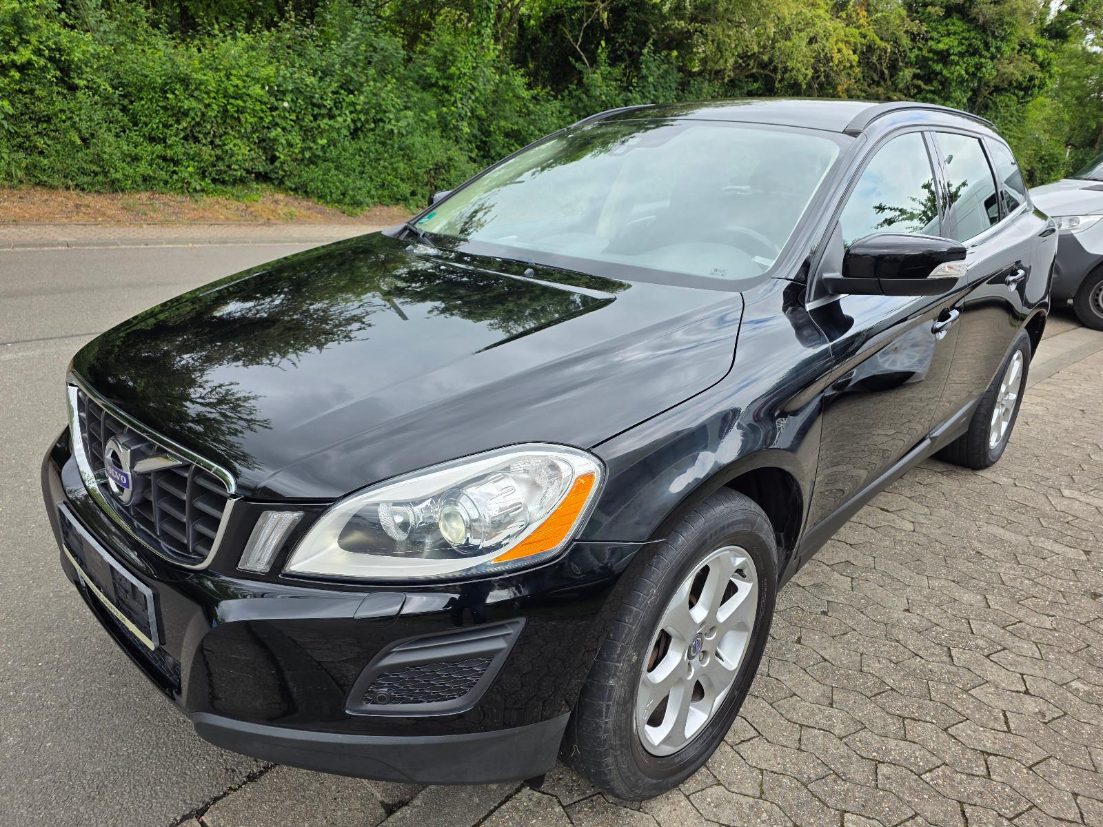 Volvo XC 60 XC60 Momentum AWD, Tüv Neu