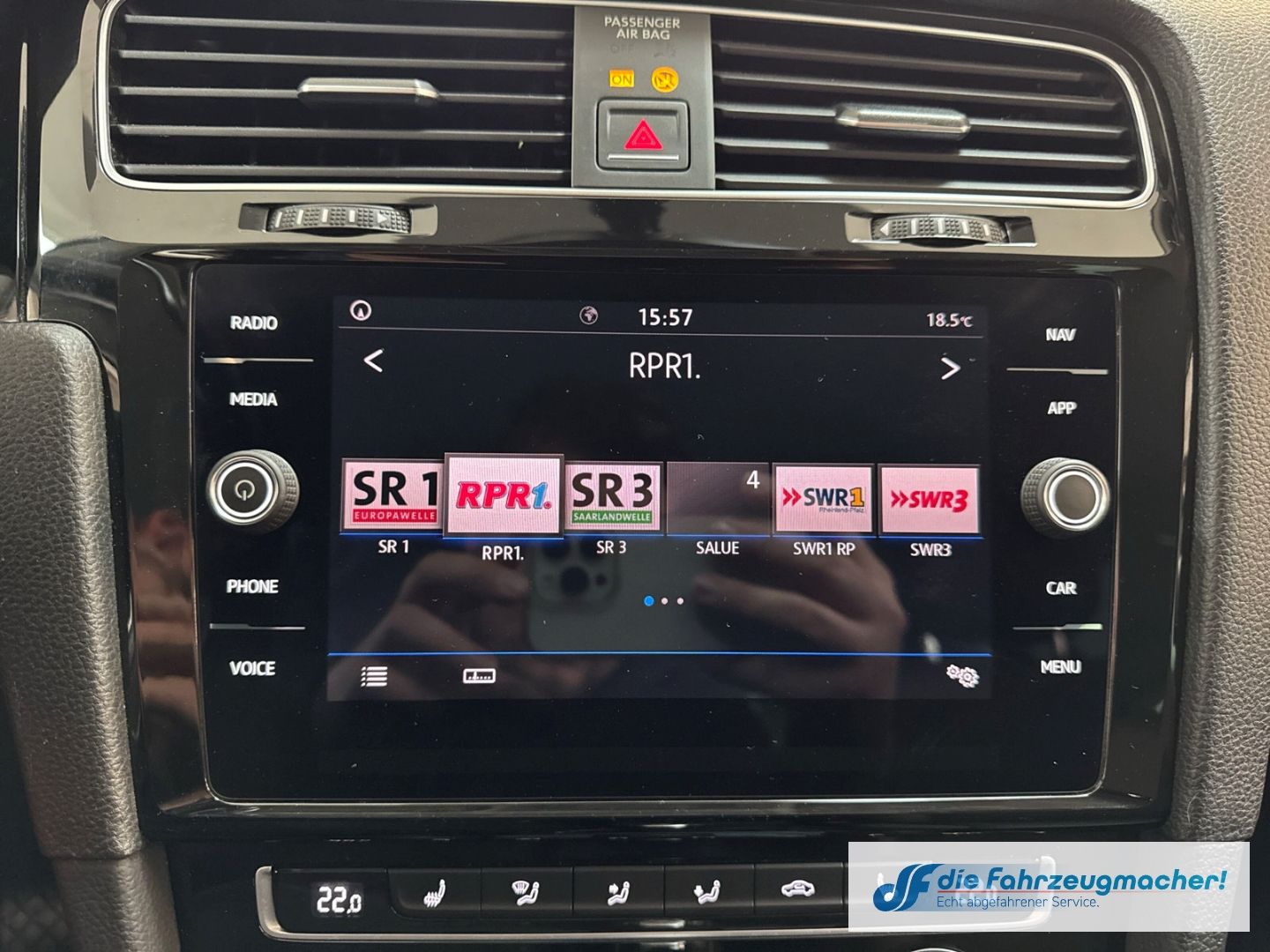 Fahrzeugabbildung Volkswagen Golf VII Highline R-Line Sportpaket Navi LED ACC