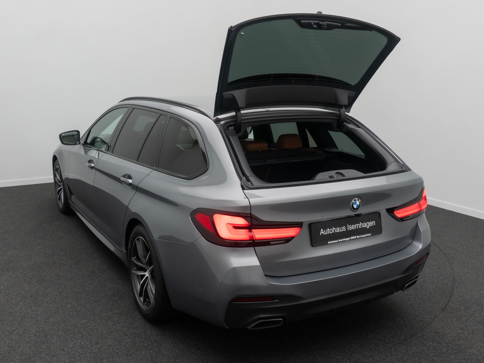 Fahrzeugabbildung BMW 530d xD M Sport Kamera HUD DAB H/K AHK ACC Alarm