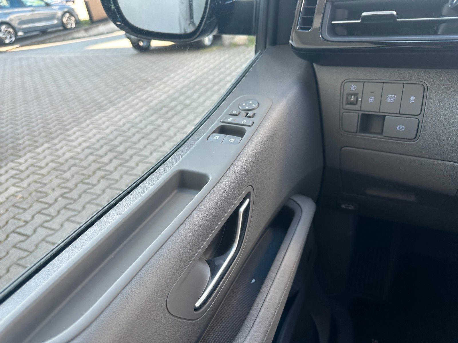 Fahrzeugabbildung Hyundai Staria 1.6 T-GDI 2WD Signature 360,LED,Leder,SHZ