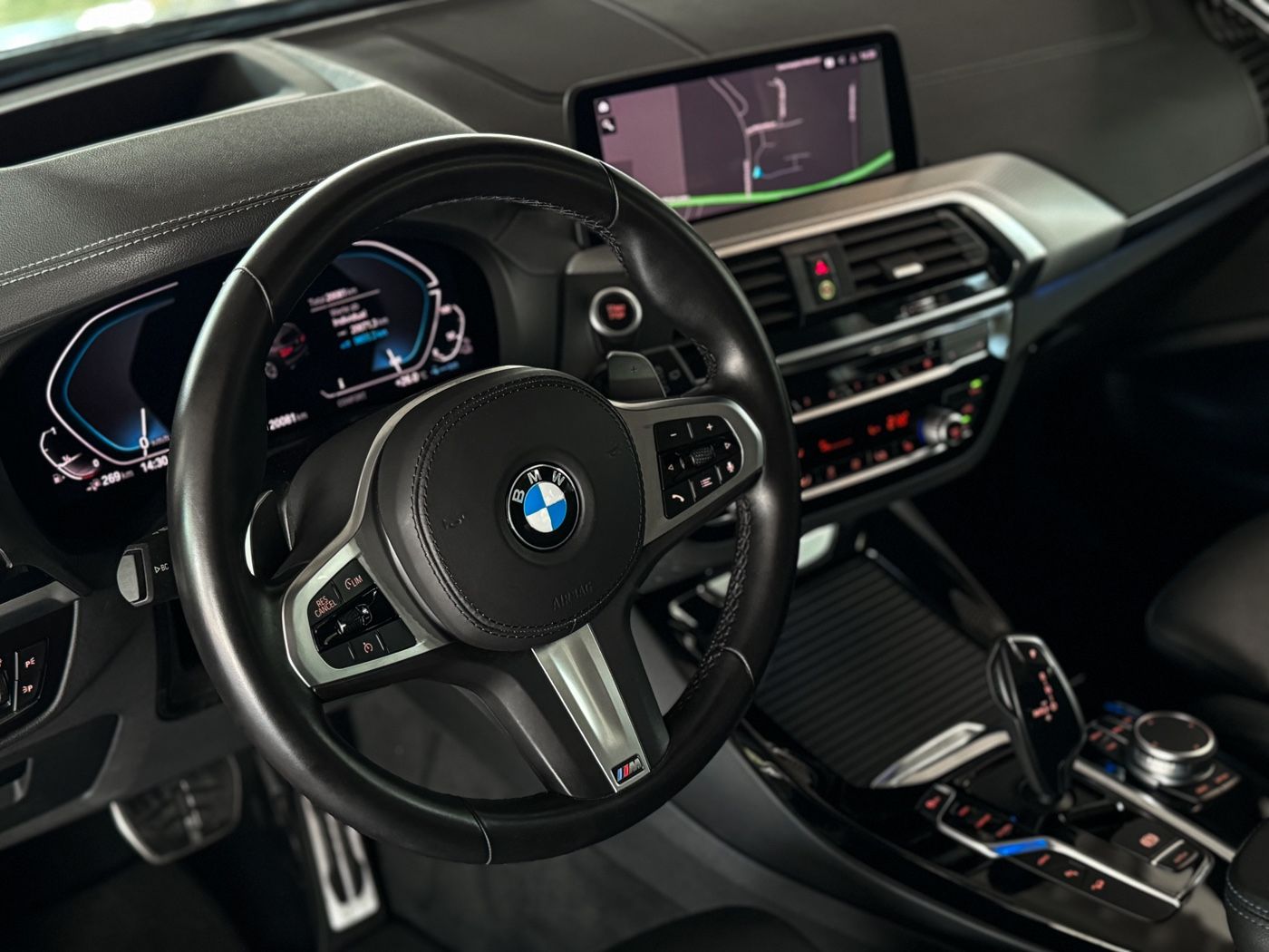 Fahrzeugabbildung BMW X3 xD30e M Sport Panoram Kamera HUD DAB HiFi 21"