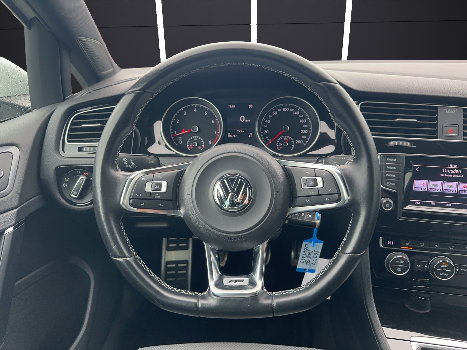 Fahrzeugabbildung Volkswagen Golf VII Lim. TSI Highline 2 x R-LINE Xenon 17"