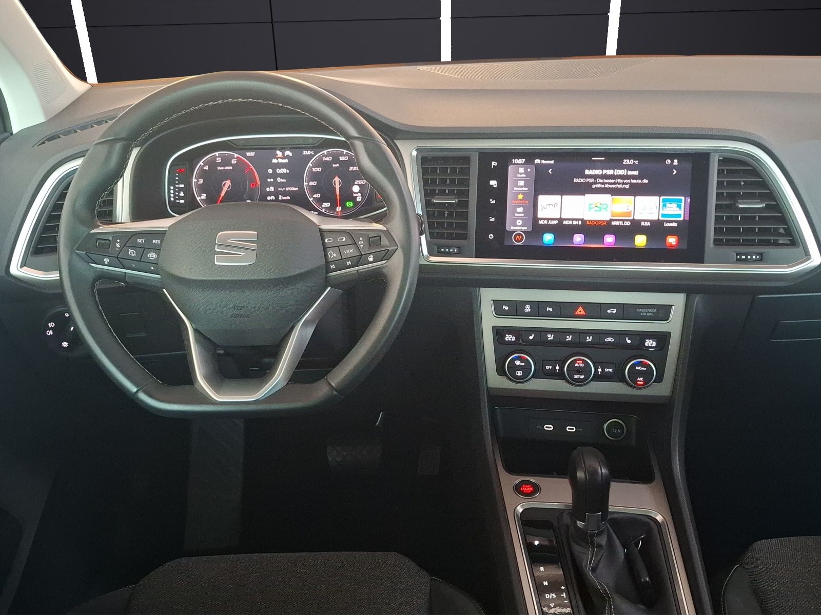 Fahrzeugabbildung SEAT Ateca TSI Xperience DSG LED AHK Navi AID ACC RFK