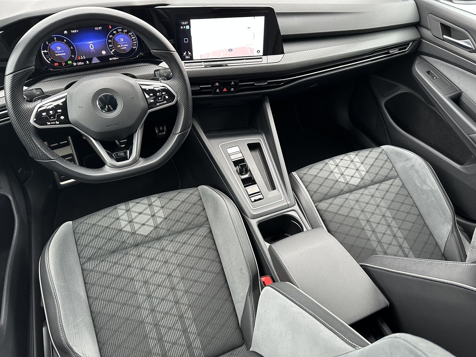 Fahrzeugabbildung Volkswagen Golf Variant 2.0 TDI DSG R-Line NAV+LED+AHK+ACC