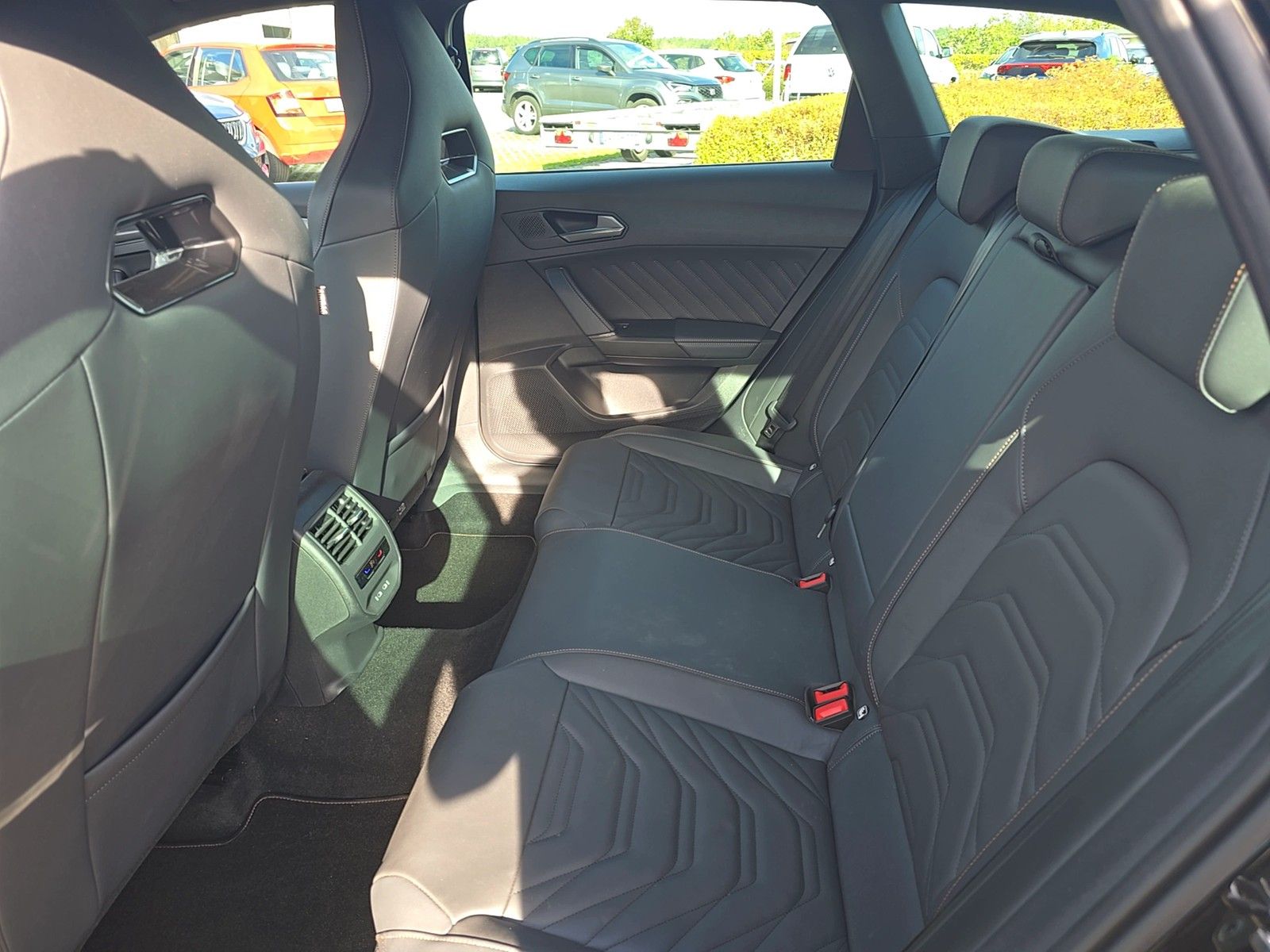 Fahrzeugabbildung CUPRA Leon Sportstourer 1.5 e-Hybrid 200 kW VZ AHZ MAT