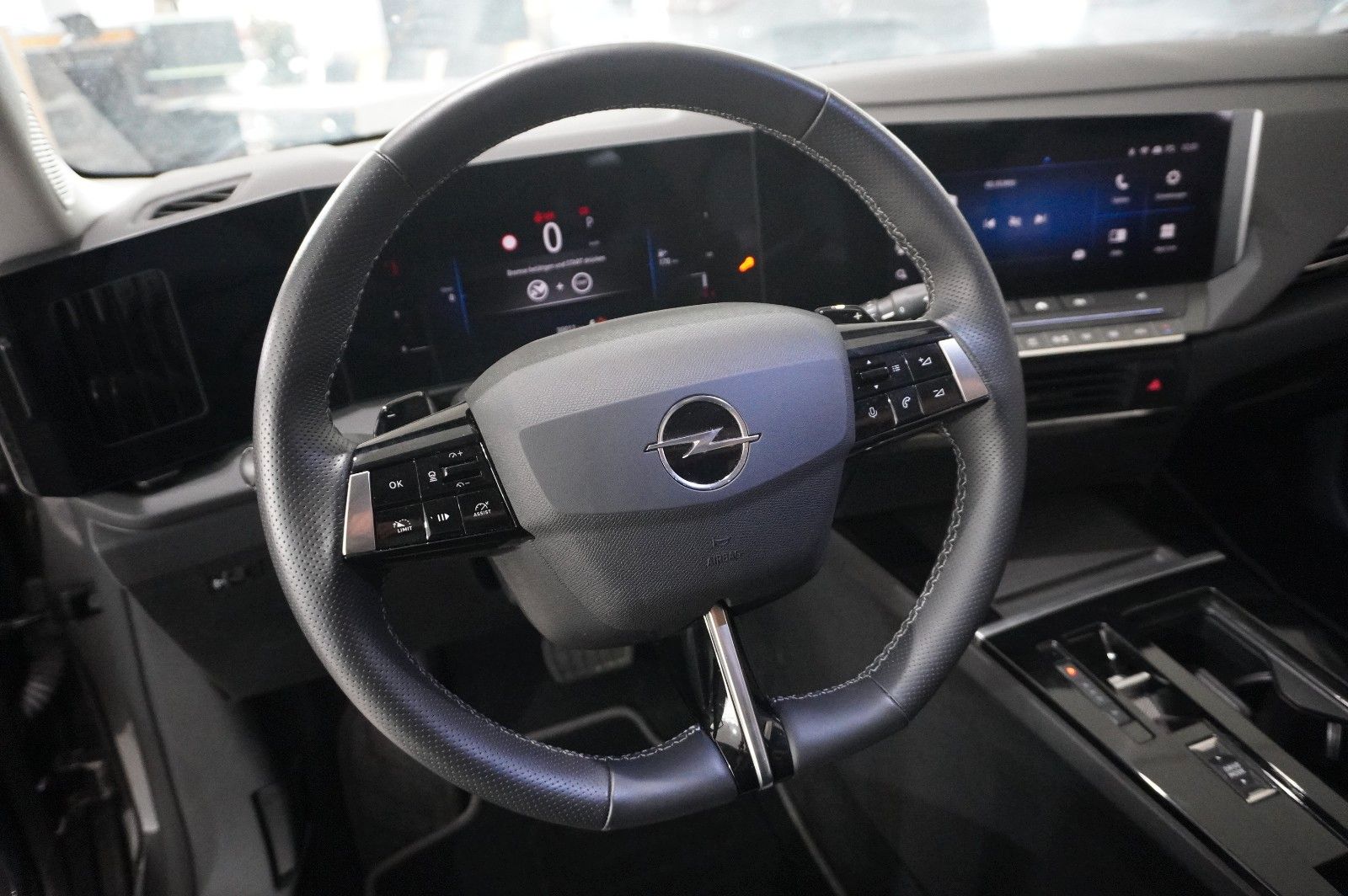 Fahrzeugabbildung Opel Astra L Lim. 1.2T ELEGANCE NAVI/LED/KAMERA/SPORT
