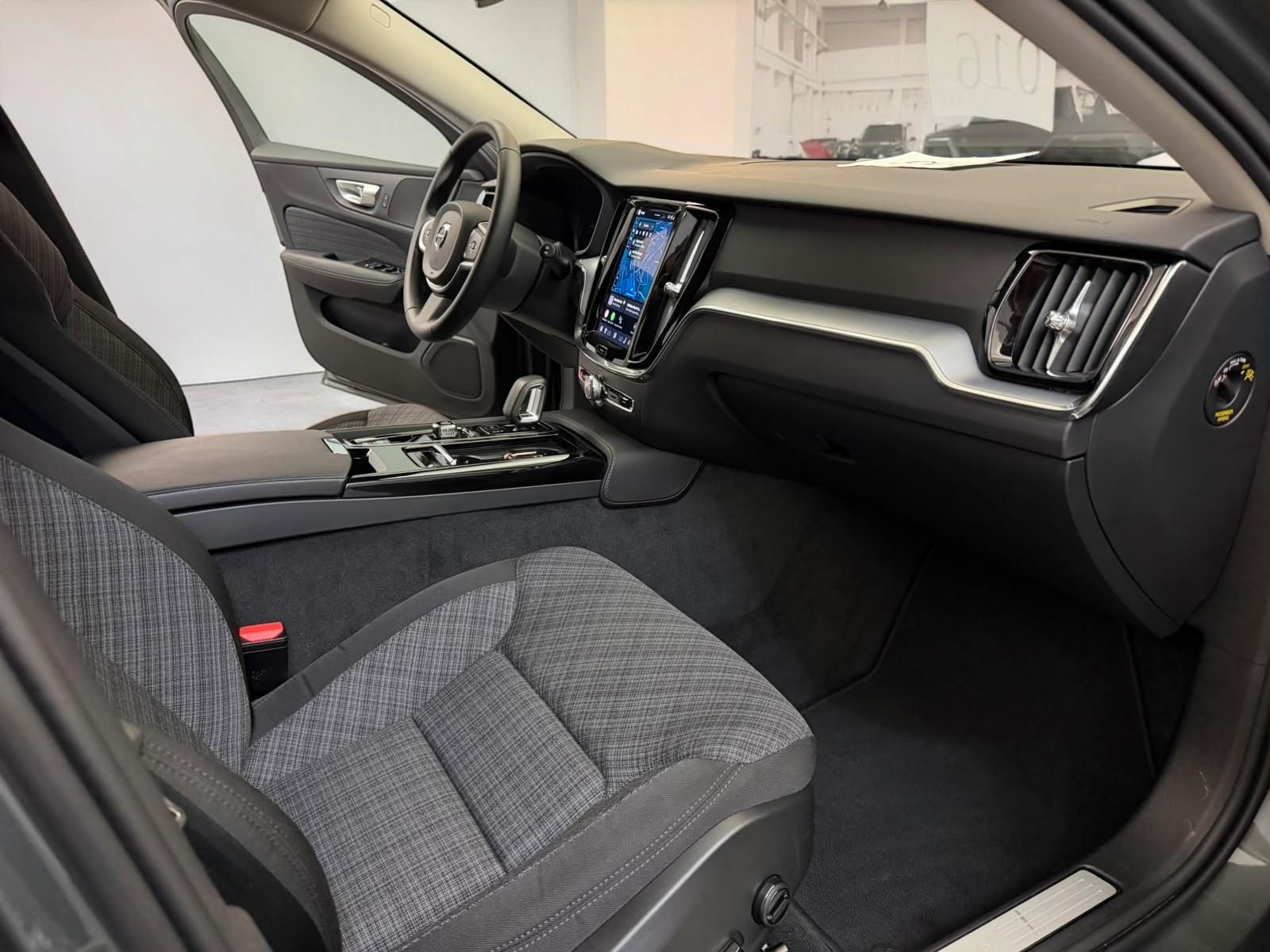 Volvo V60 Kombi Core Hybrid AWD*ACC*AHK*LED*KEYLESS