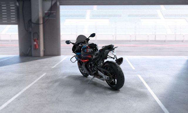 Fahrzeugabbildung BMW M1000RR mit Competition Paket sofort verfügbar