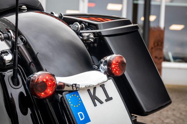 Fahrzeugabbildung Harley-Davidson STREET GLIDE 103 FLHX TWIN CAM - JEKILL&HYDE