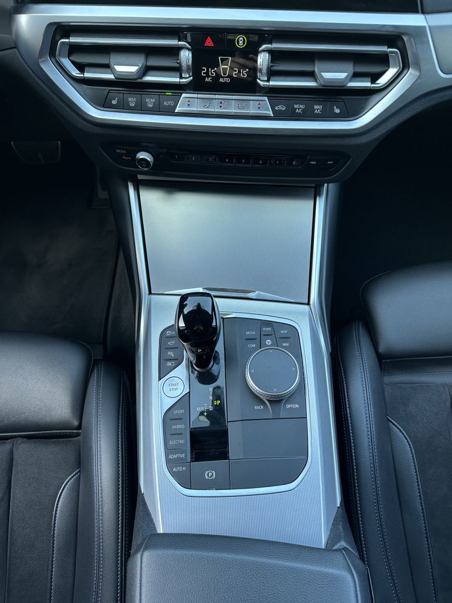 Fahrzeugabbildung BMW 330e Touring M-Sport NAV+LASER+AHK+ACC+360°+HUD