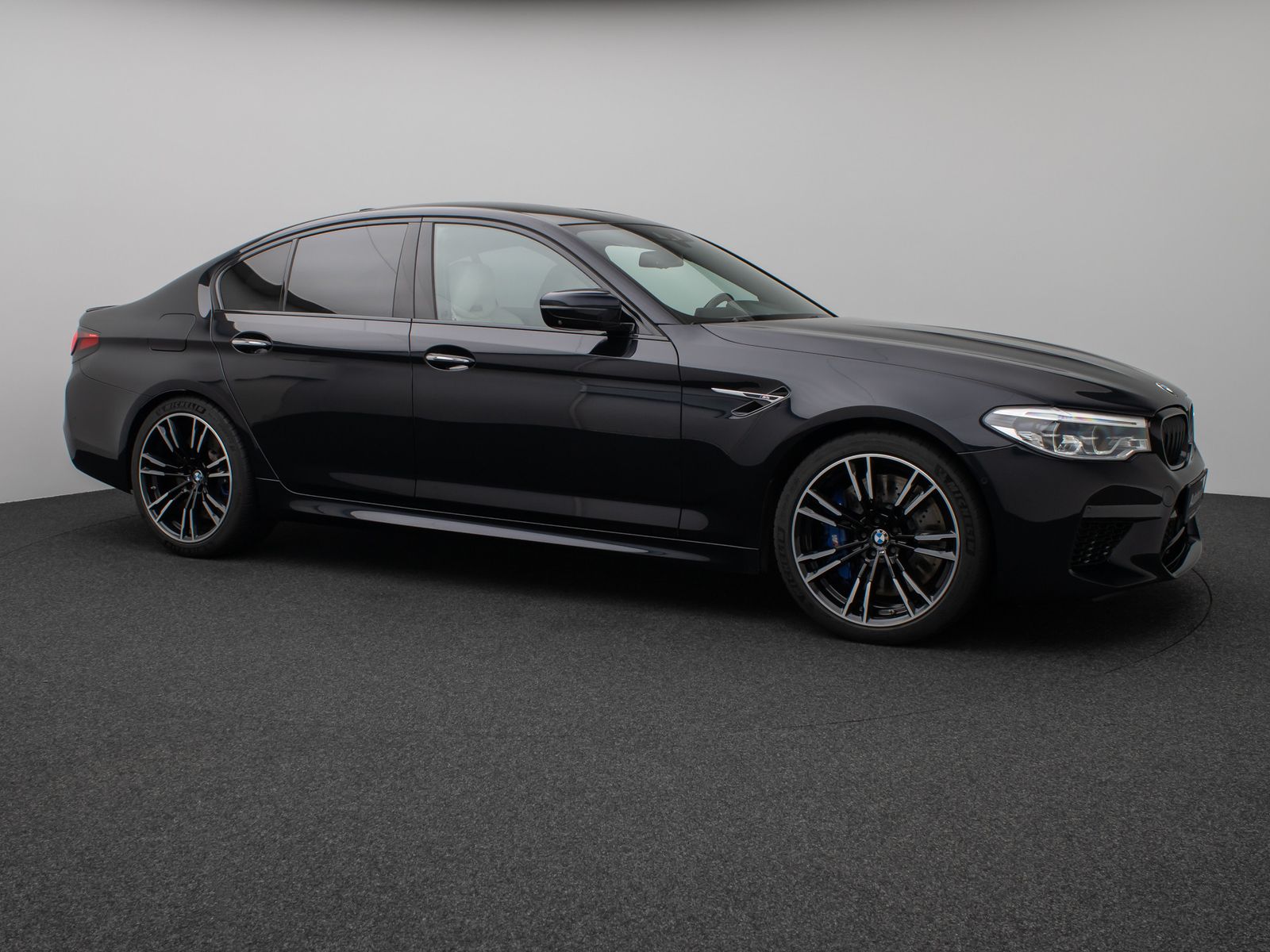 Fahrzeugabbildung BMW M5 xD 360°HUD DAB B&W SoftCl Massage Komfort