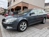 Skoda Octavia Combi Elegance *Xenon, Zahnriemen, Insp. - Skoda Octavia aus 2012 mit Diesel-Antrieb: Kombi