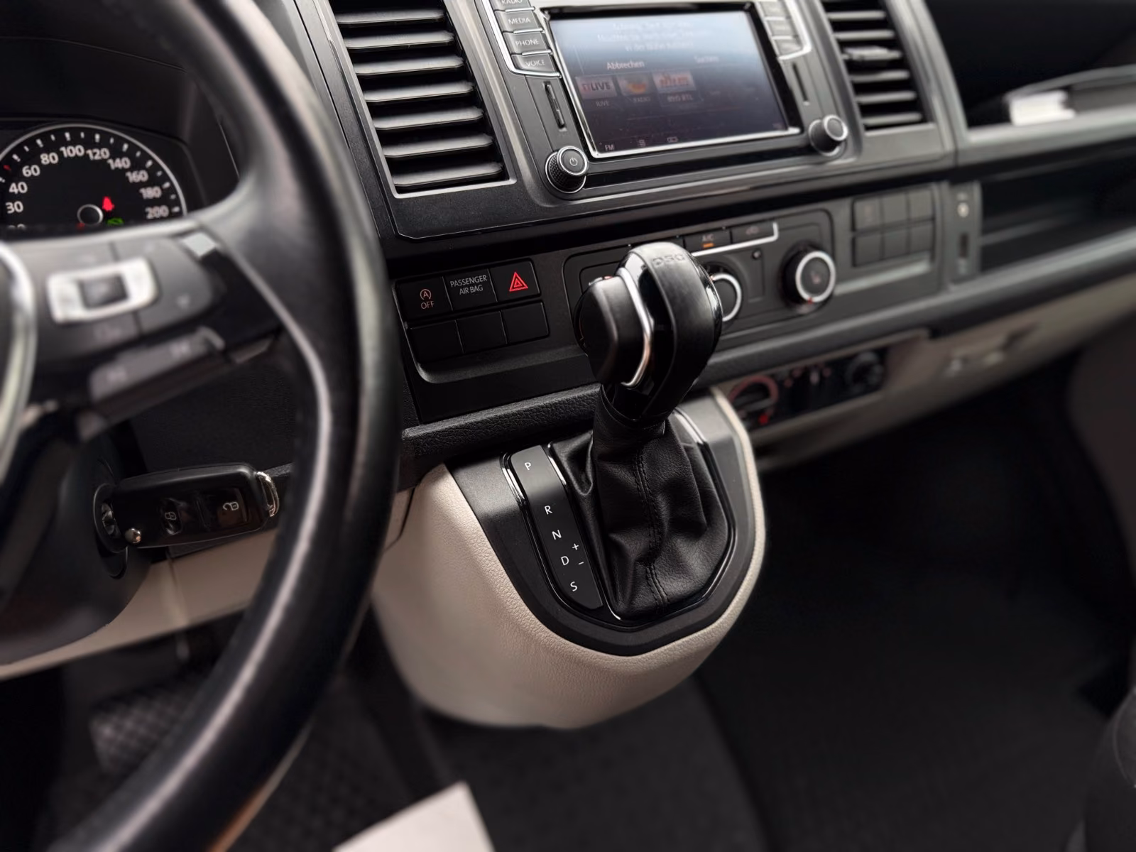 Volkswagen T6 Kombi 4Motion /LED/SHZ/AHK/STHZ/NAVI