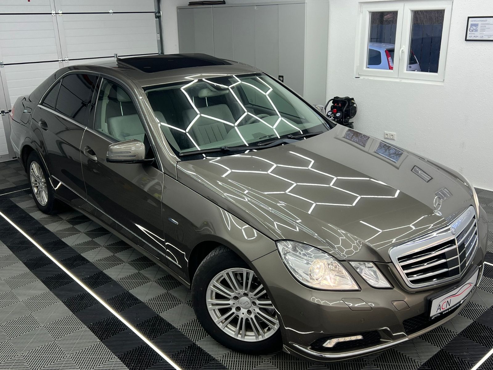 Fahrzeugabbildung Mercedes-Benz E 350 CGI BlueEfficiency/ACC/H&K/eGSD/ELEGANCE