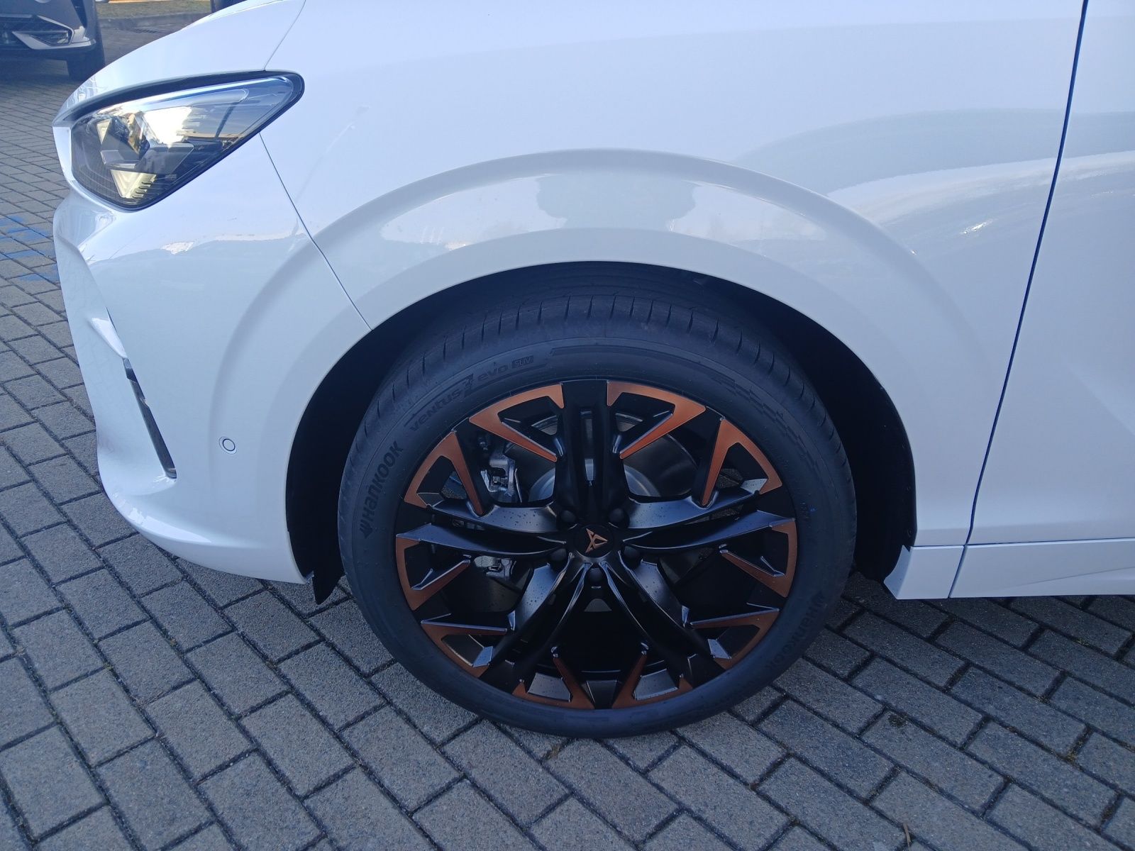 Fahrzeugabbildung CUPRA Terramar VZ 2.0 TSI AHK Sennh. Int.DriveXL