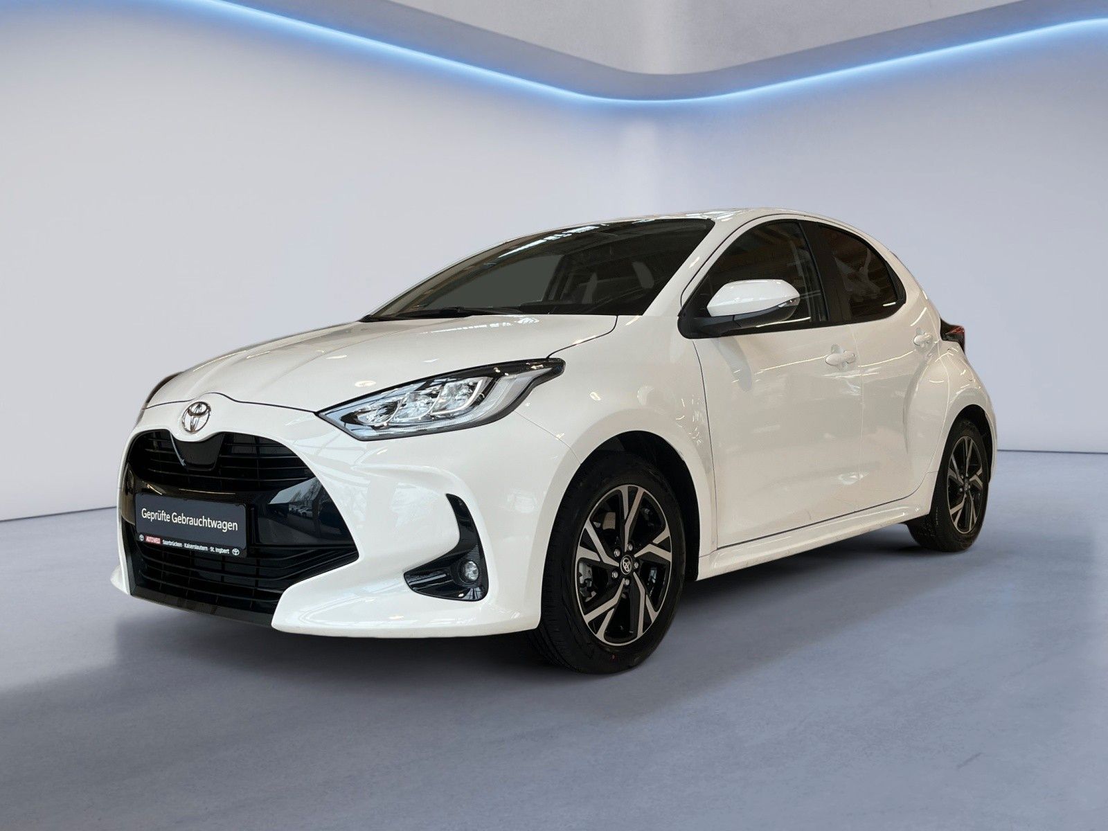 Fahrzeugabbildung Toyota Yaris Hybrid Teamplayer inkl. Rückfahrkamera