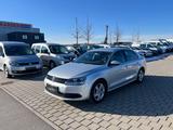 Volkswagen Jetta VI Comfortline 1.6TDI TÜV 01-2027 NAVI - silberne Volkswagen Jetta