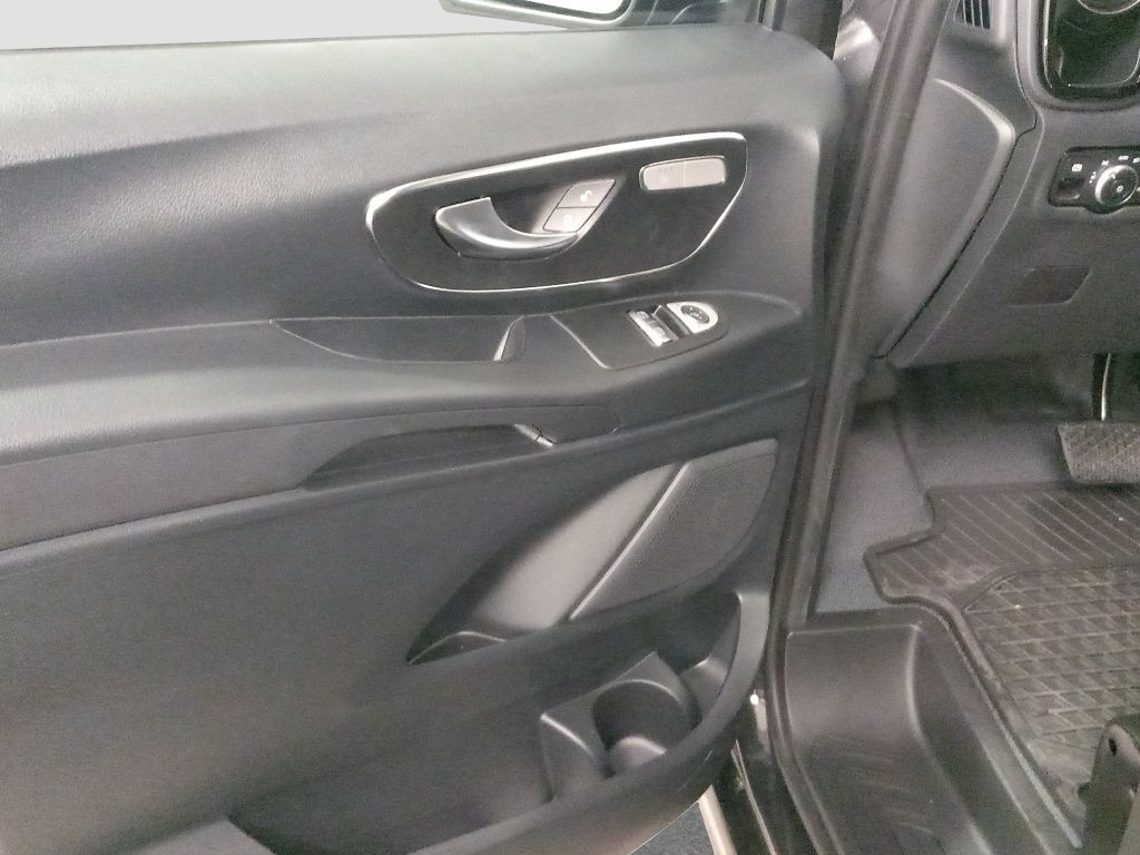 Fahrzeugabbildung Mercedes-Benz Vito 119 CDI 4x4 Mixto Lang AHK*Navi*Standh.*360