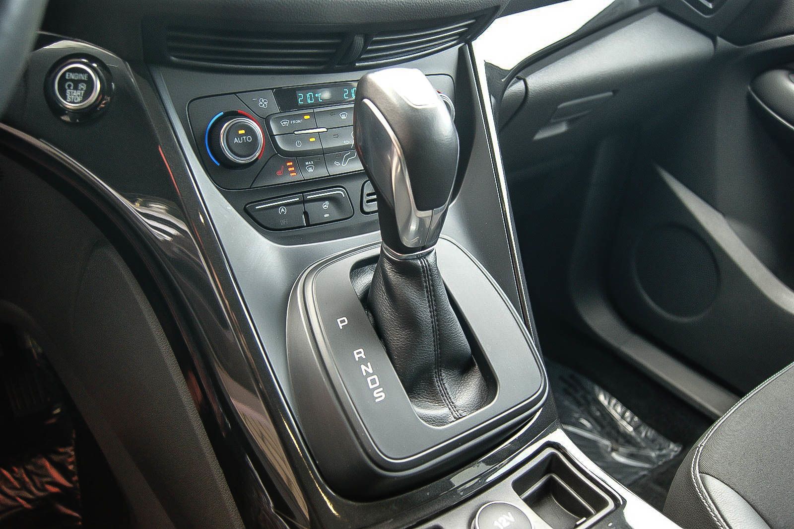 Fahrzeugabbildung Ford Kuga 1.5 Aut Titanium XENON NAVIGATION PDC 1HAND