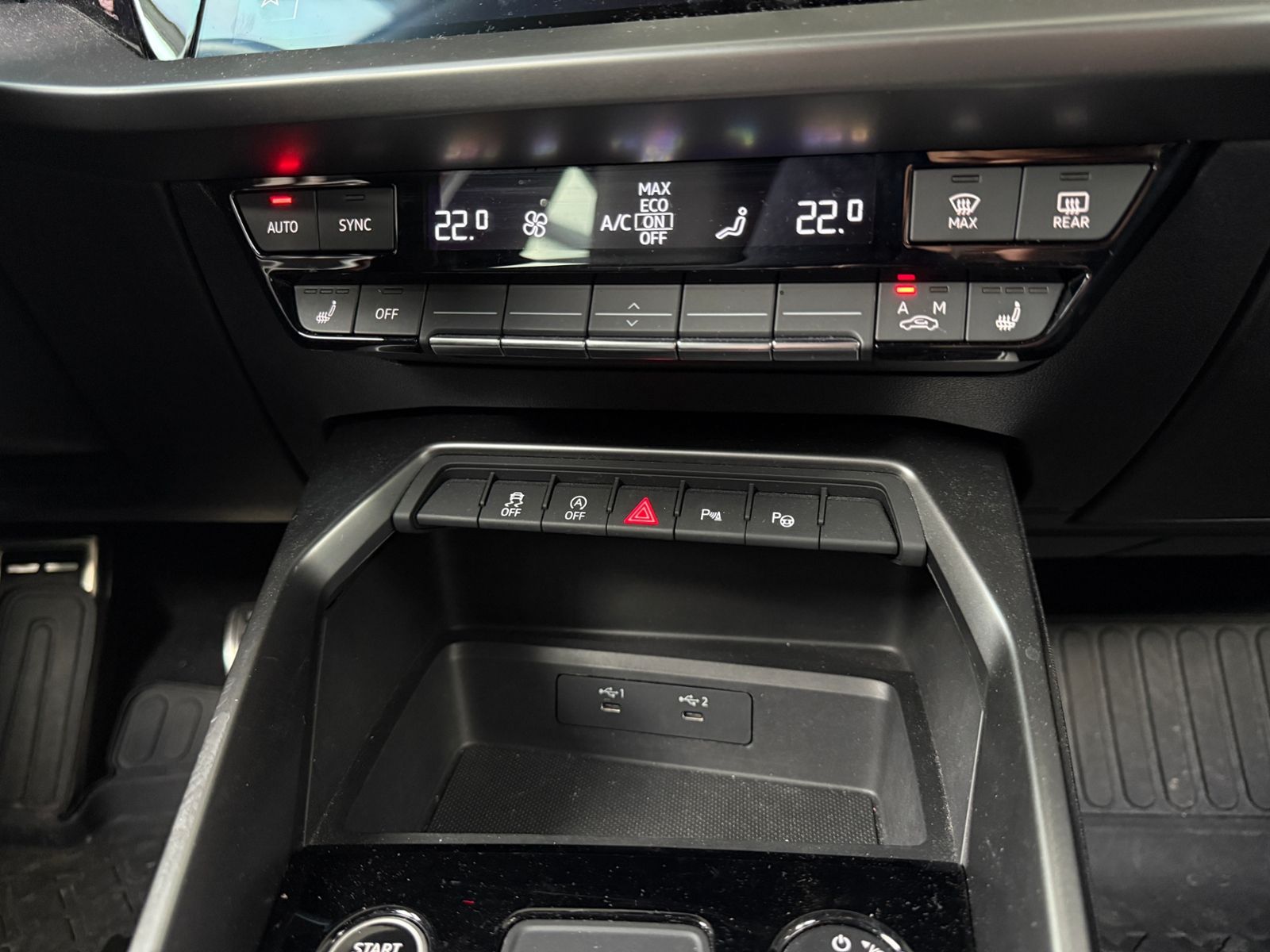 Fahrzeugabbildung Audi A3 Sportback  35 TFSI S line AHK LED NAVI