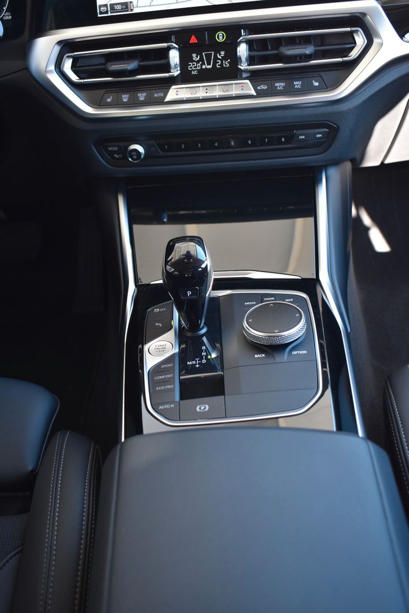 BMW 320d Touring Aut. Sport Line Navi AHK Kamera foto 13