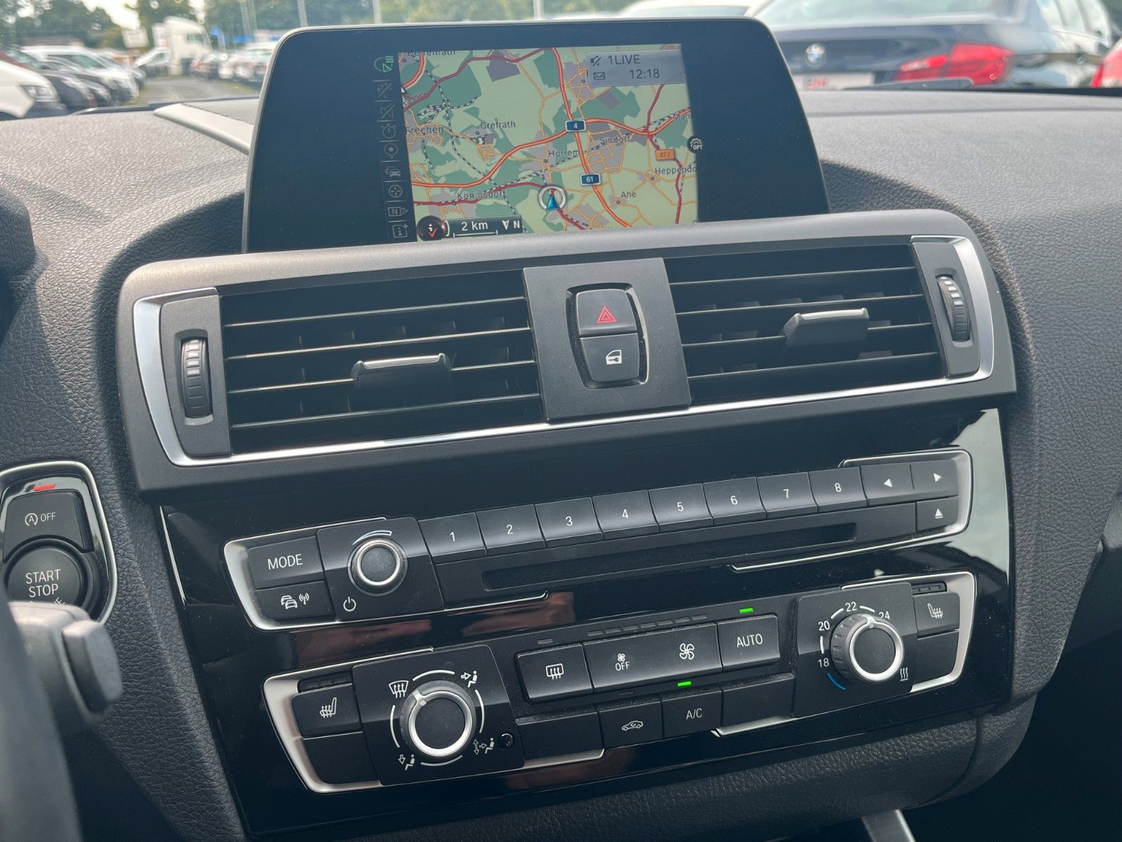 Fahrzeugabbildung BMW 120i 3-Türer Aut. SPORT LINE Navi LED HiFi 1.HAN