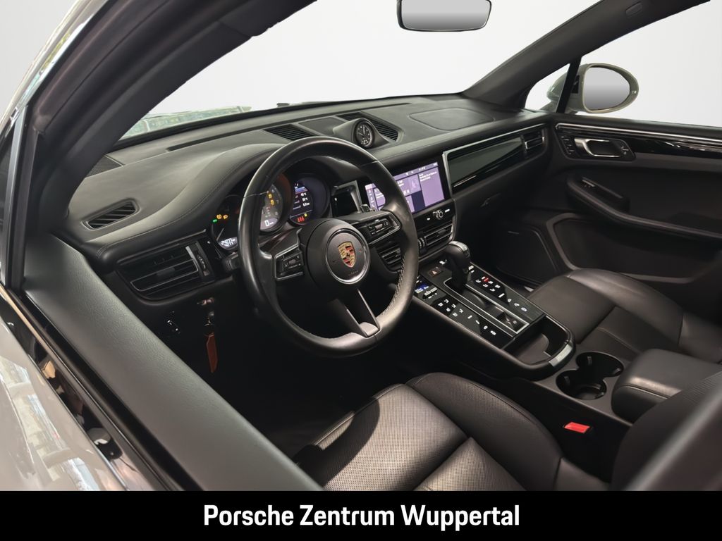 PORSCHE Macan 2023