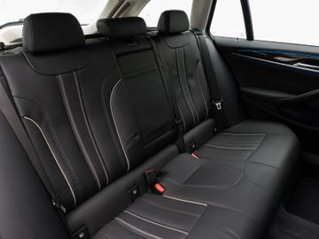 Fahrzeugabbildung BMW 530e xD Tour Luxury Line ACC HUD Pano Laser 360°