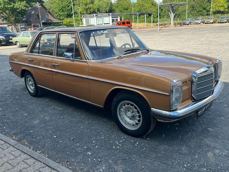 Mercedes-Benz 220