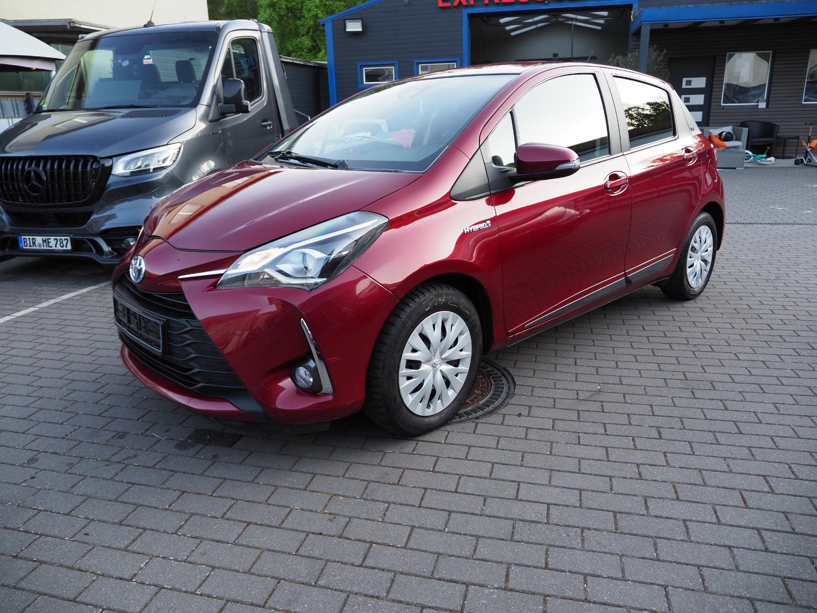 Toyota Yaris Hybrid Y20 Club
