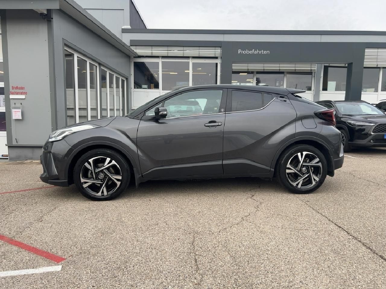 Fahrzeugabbildung Toyota C-HR 2,0 Hybrid Team D 4x2