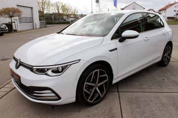 Fahrzeugabbildung Volkswagen Golf VIII Lim. Style eTSI DSG ACC Navi AHK LED