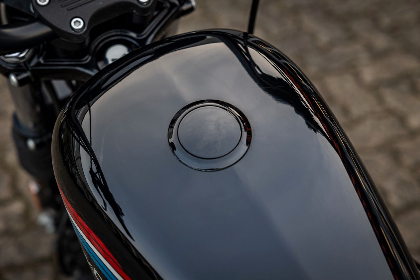 Fahrzeugabbildung Harley-Davidson XL883N - Iron 883 Auspuff - Kesstech - Ape