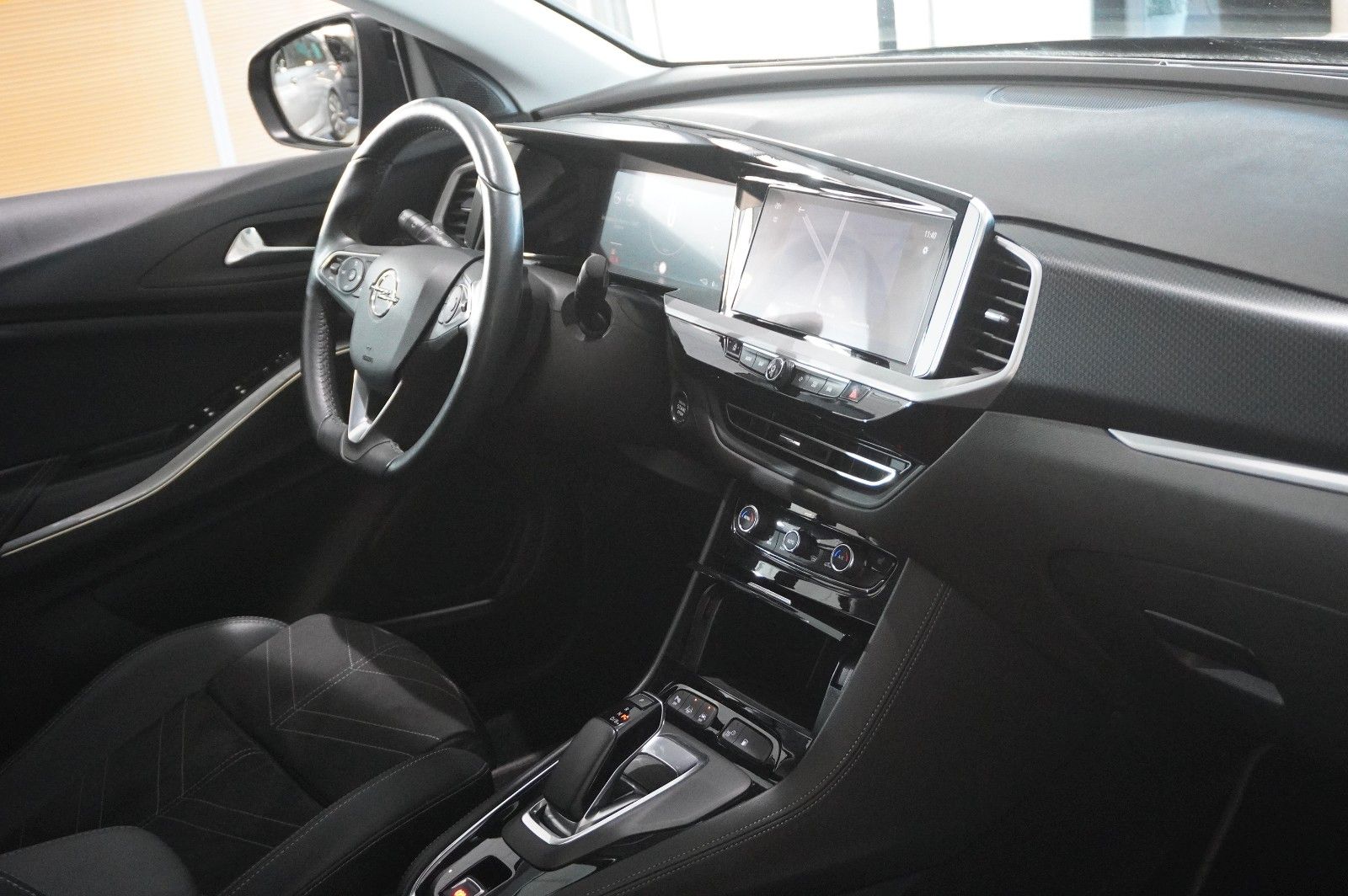 Fahrzeugabbildung Opel Grandland (X) ULTIMATE 4HYBRID NAVI/LED/SPORT/SH