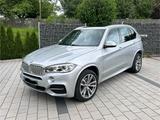 BMW X5 xDrive40d  - silberne BMW X5