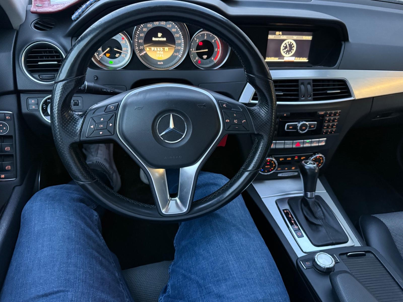 Mercedes-Benz C220 2011 — photo 19