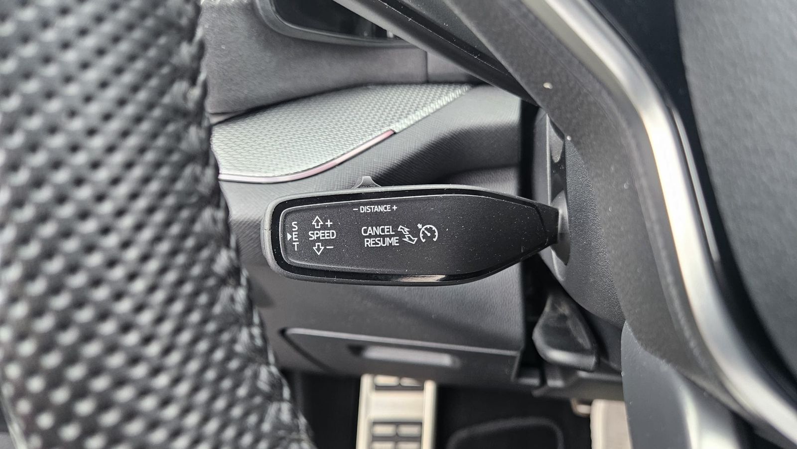 Fahrzeugabbildung SKODA Kodiaq 2.0 TDI Sportline 7-Sitze ACC Memory 20"