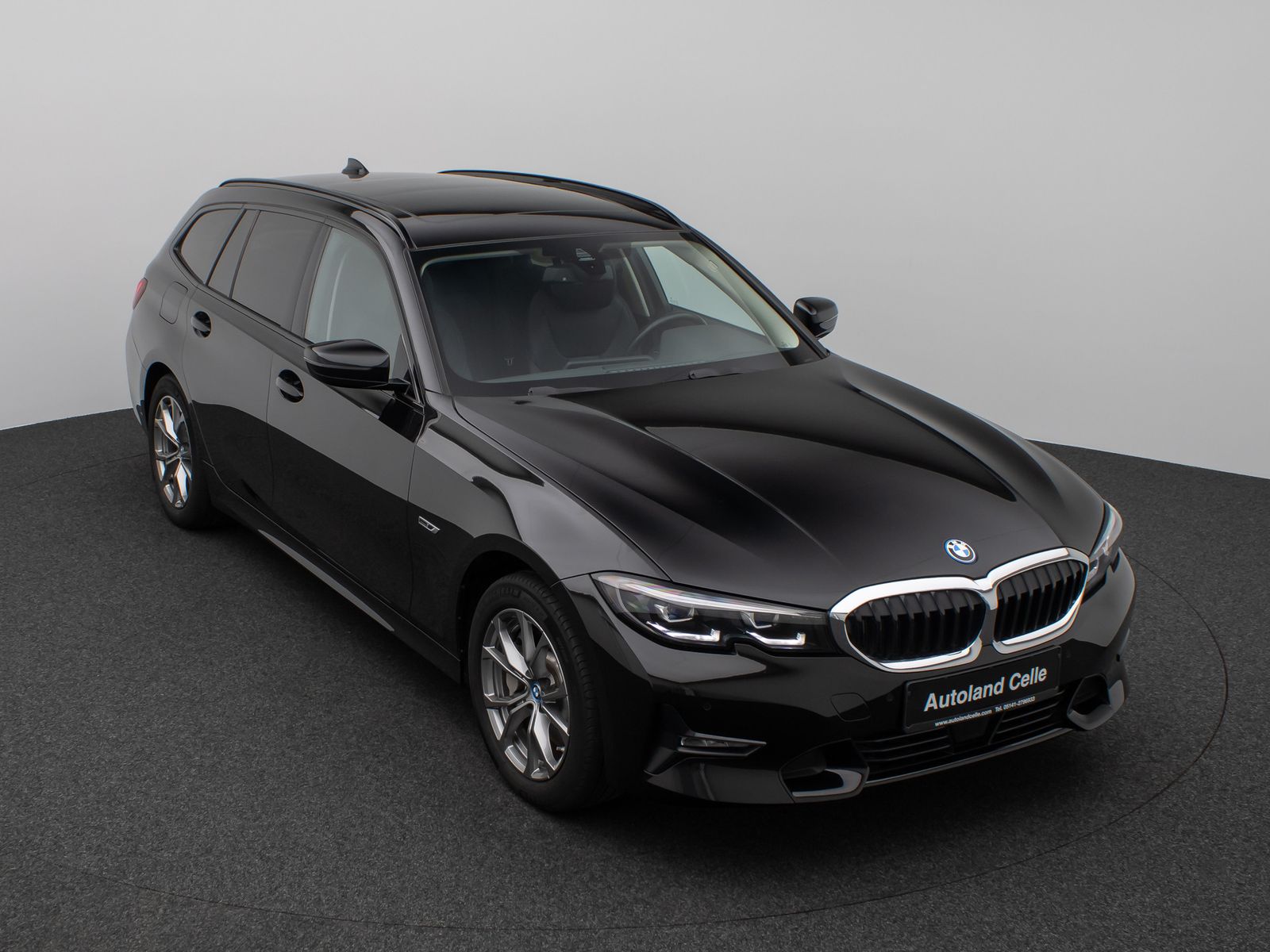 Fahrzeugabbildung BMW 330e xD Sport Line Panorama DAB HiFi Stop&Go AHK