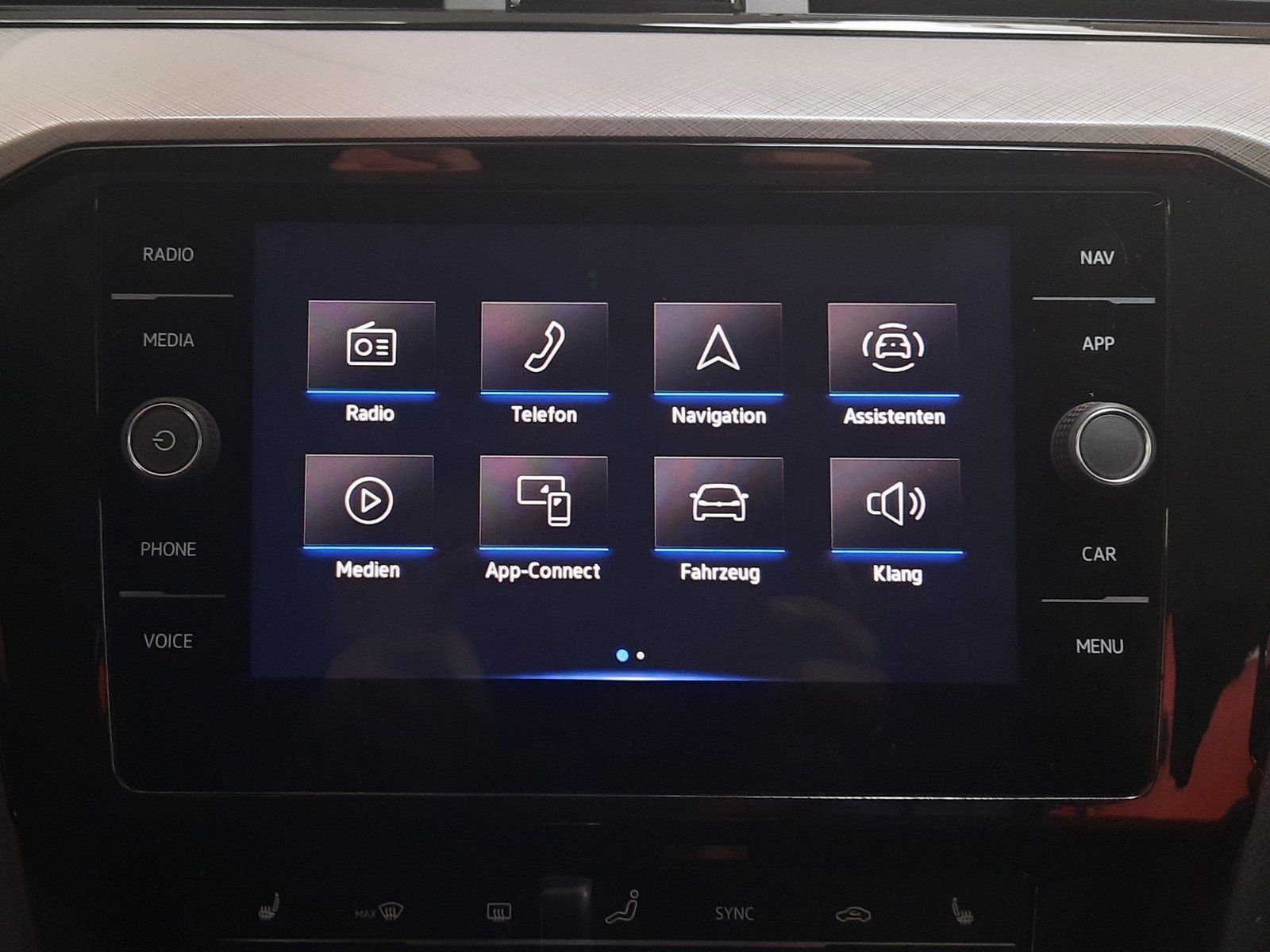 Fahrzeugabbildung Volkswagen Passat Variant Business TSI DSG *AHK*Navi*Cam*