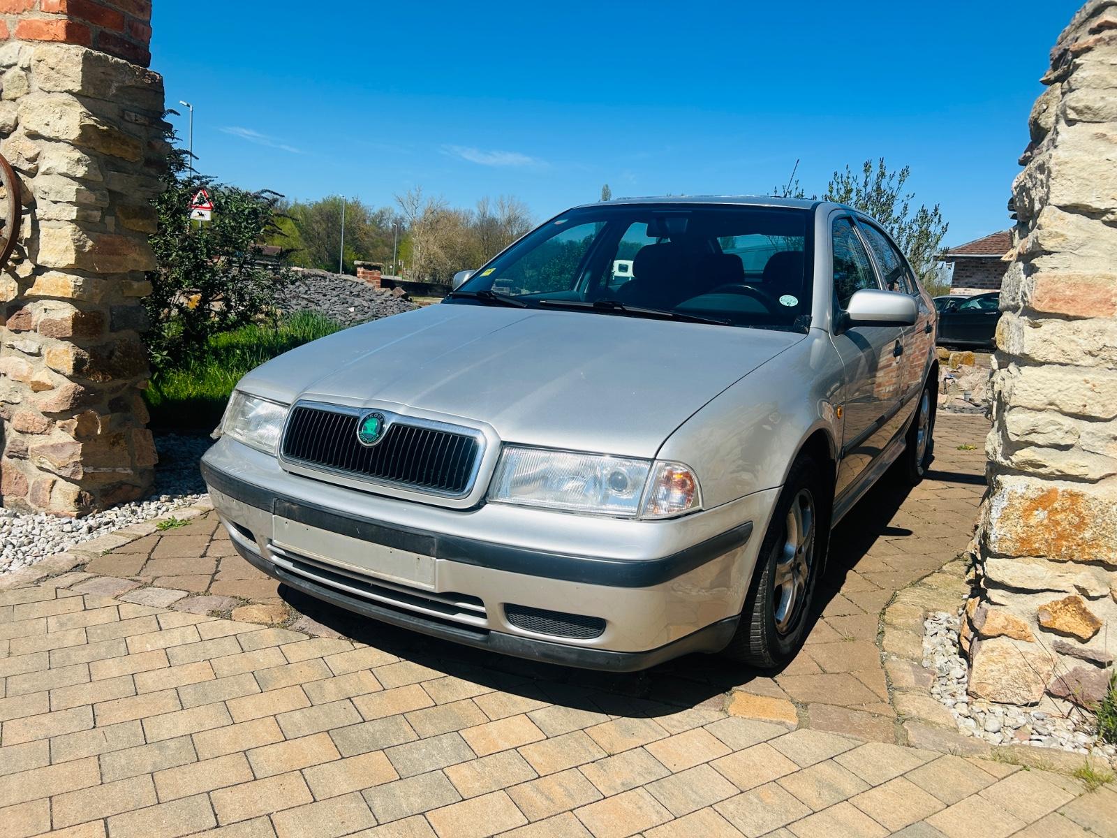 Skoda Octavia 1.6 1. Hand wenig Kilometer Klima ZV