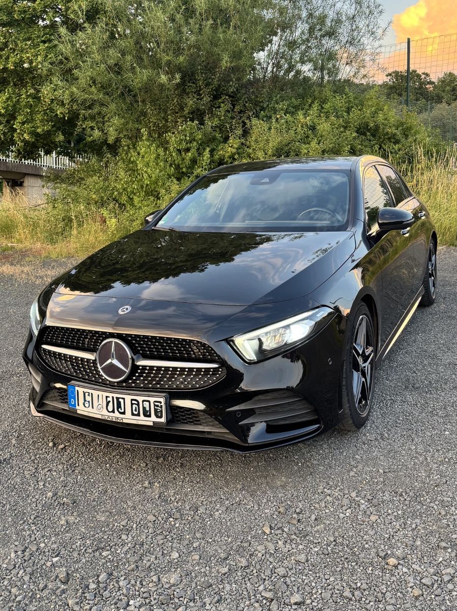 MERCEDES-BENZ A 200 AMG Line Night Paket MBUX Kamera LED