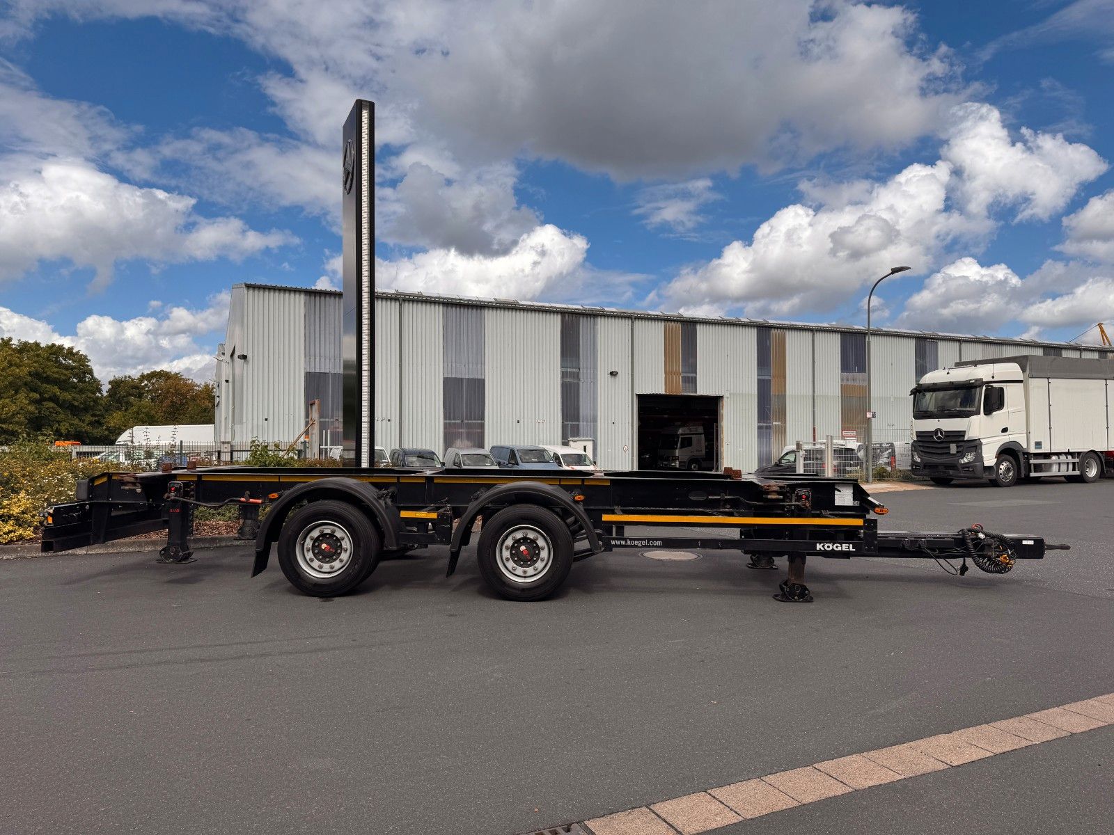 Fahrzeugabbildung Kögel ZW 18 Lafette SAF Achsen 15.910kg Nutzlast