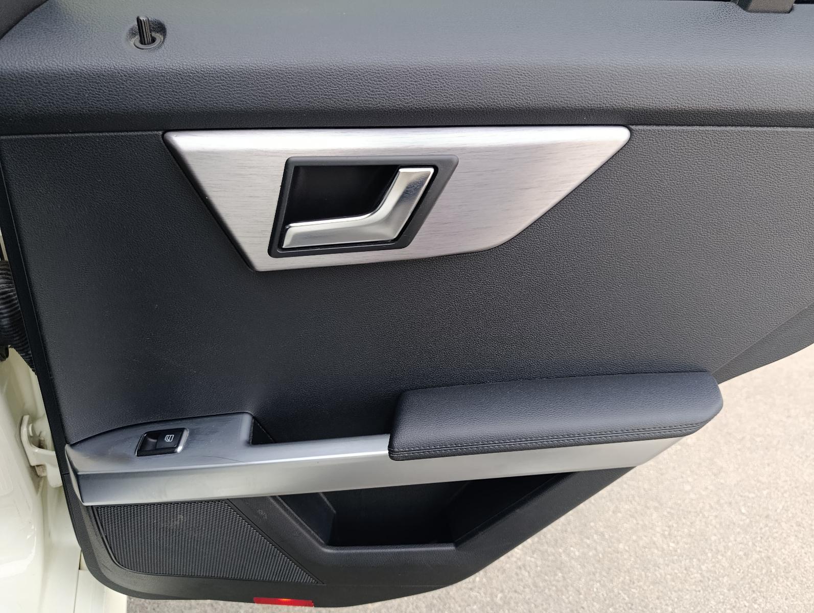 Mercedes-Benz GLK350 2011 — photo 20