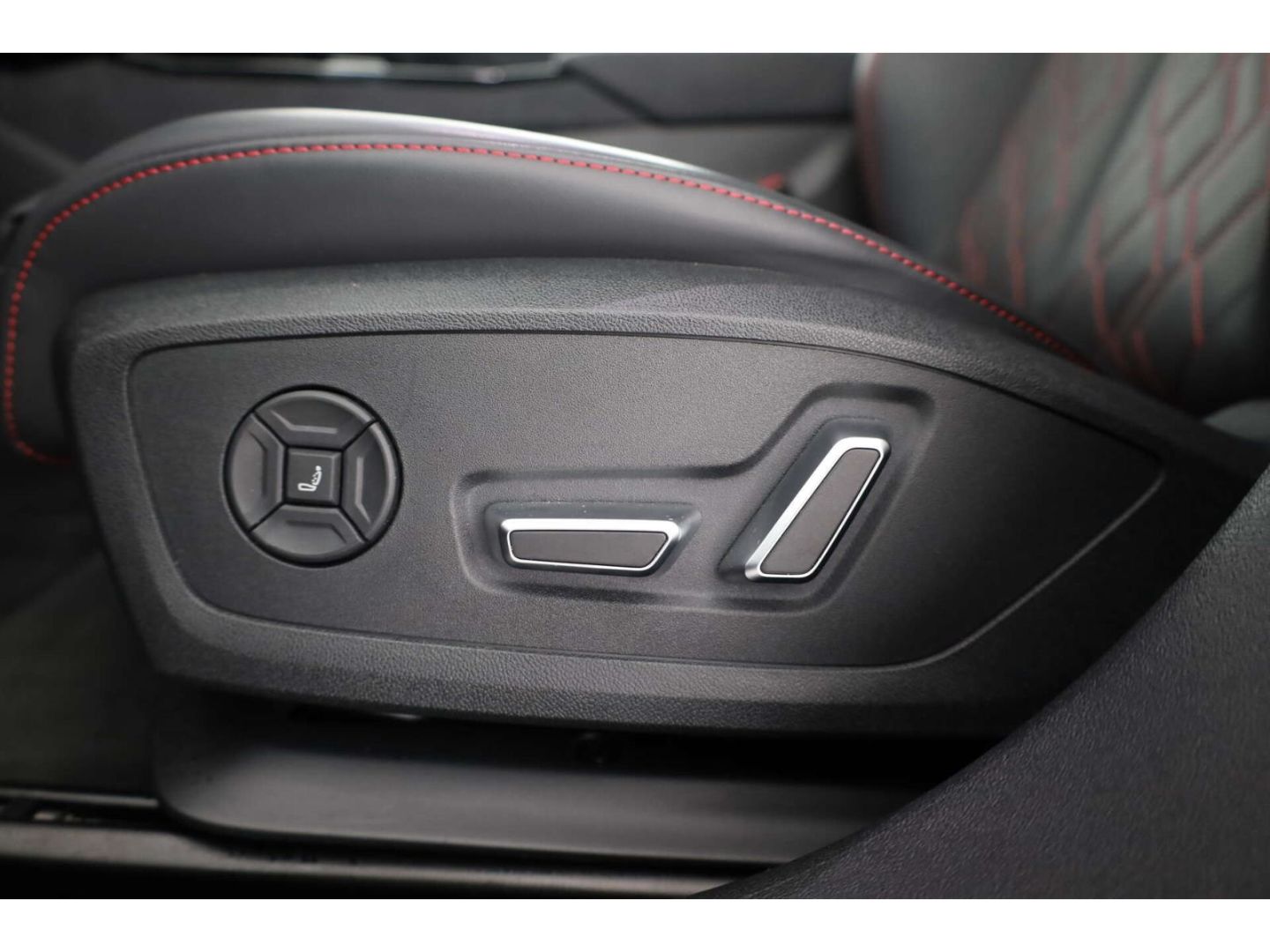 Audi S6 e-tron - Bild 19